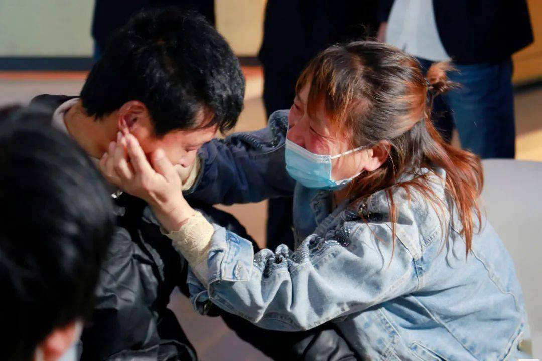 苏州DNA鉴定确认血缘,20年未见的亲生父母团聚令人动容