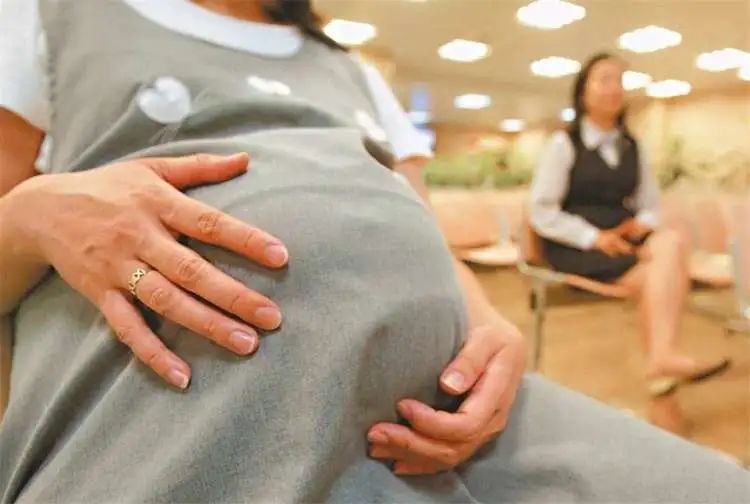 不愿承担责任:苏州未婚孕妈要求前男友“强制亲子鉴定”?