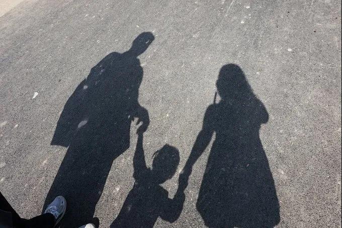 90后苏州小夫妻带娃做鉴定:信任危机下的“现代家庭必修课”?